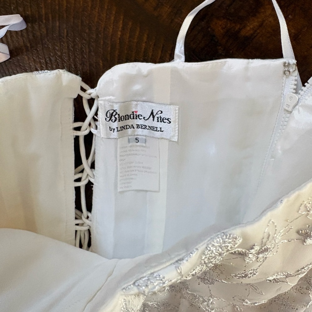 Vintage Blondie Nights White & Silver Lace Embroidered Corset Top, Size 5 - Picture 2 of 9